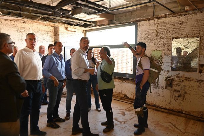 El presidente del Gobierno de Aragón, Jorge Azcón, visita distintos municipios afectados por la tormenta, a 16 de junio de 2025, en Azaura, Zaragoza, Aragón (España).