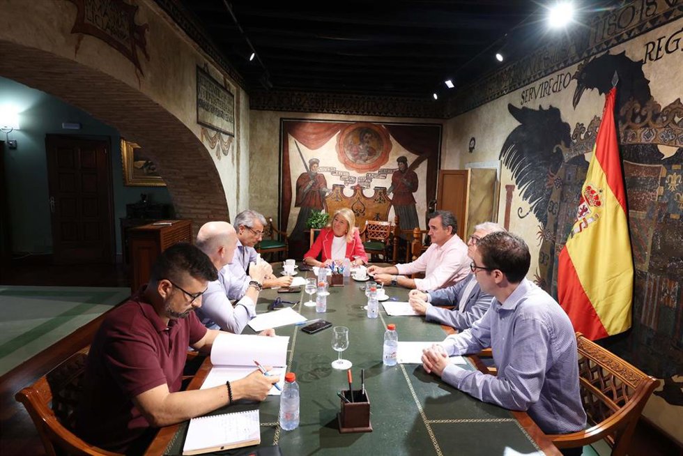 La alcaldesa de Marbella (Málaga), Ángeles Muñoz, ha convocado a los portavoces de los grupos de la Corporación municipal para unir esfuerzos en la reivindicación de los proyectos de regeneración de las playas de la ciudad.