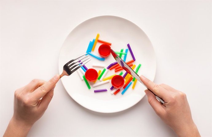 Archivo - Arquivo - Microplásticos, alimentos, demência, prato