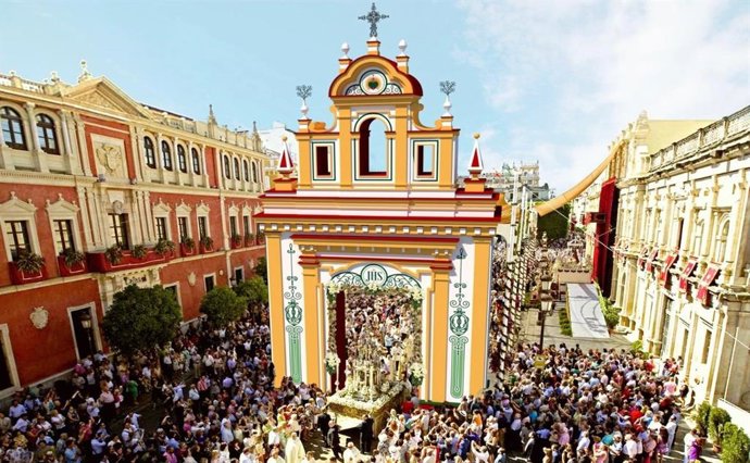 Recreación de la portada más próxima a la calle Sierpes, inspirada en la capilla de Los Marineros de la hermandad de la Esperanza de Triana.