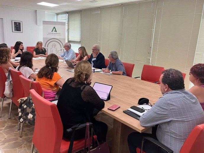 La delegada territorial de Salud y Consumo en la provincia de Cádiz, Eva Pajares, en el encuentro con los coordinadores de los equipos de referentes de la Ley Orgánica 3/2021 de Regulación de la Eutanasia (LORE) en la provincia