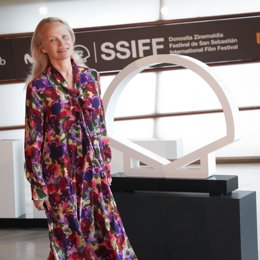 Archivo - La actriz Pamela Anderson posa durante el photocall de la película ‘the Last Showgirl’ en la 72 edición del Festival de Cine de San Sebastián, a 27 de septiembre de 2024, en San Sebastián, Guipúzcoa, País Vasco (España). La película, protagoniza