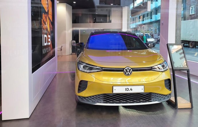 Archivo - Turismo nuevo en un concesionario