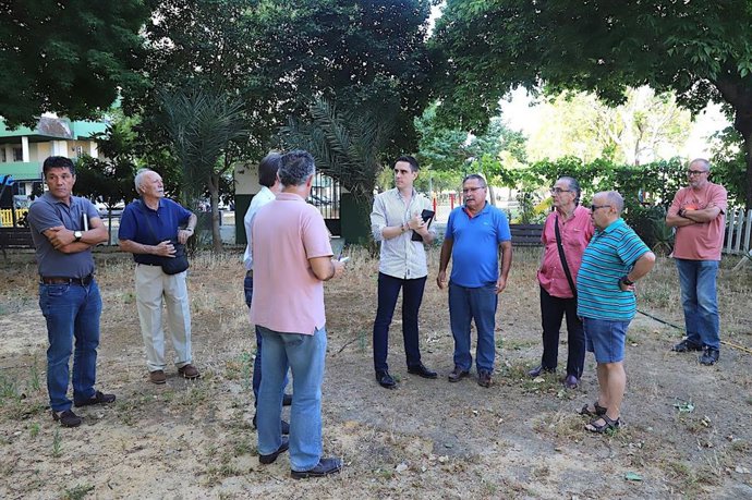 El teniente de alcaldesa de Servicios Públicos y Medio Ambiente, Jaime Espinar, en una visita a la zona del Parque Atlántico.