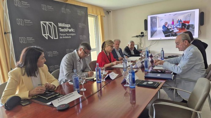 La consejera de Economía, Hacienda y Fondos Europeos, Carolina España, en el Consejo de Administración de Málaga TechPark.