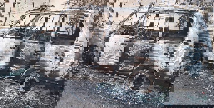 Estado en que ha quedado la ambulancia de la Media Luna Roja iraní