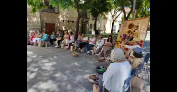 Ávila acoge un evento solidario para tejer a mano prendas de lana para 'Mensajeros por la Paz'