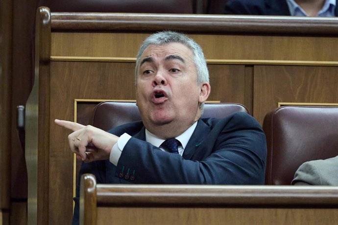 El secretario de Organización del PSOE, Santos Cerdán, durante una sesión plenaria en el Congreso de los Diputados, a 12 de junio de 2025, en Madrid (España). 