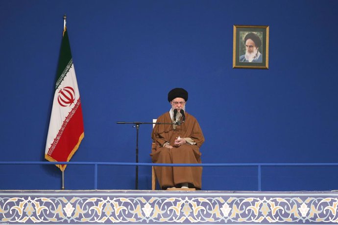 Archivo - Arquivo - HANDOUT - 21 de março de 2025, Irã, Teerã: O líder supremo do Irã, Ayatollah Ali Khamenei, faz seu segundo discurso marcando o Ano Novo Persa. Foto: -/Iran's Supreme Leader's Office/dpa - ATENÇÃO: uso editorial apenas e somente se o cr