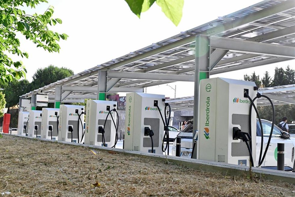 Puntos de recarga inaugurados por Iberdrola y la Comunidad de Madrid en Leganés.