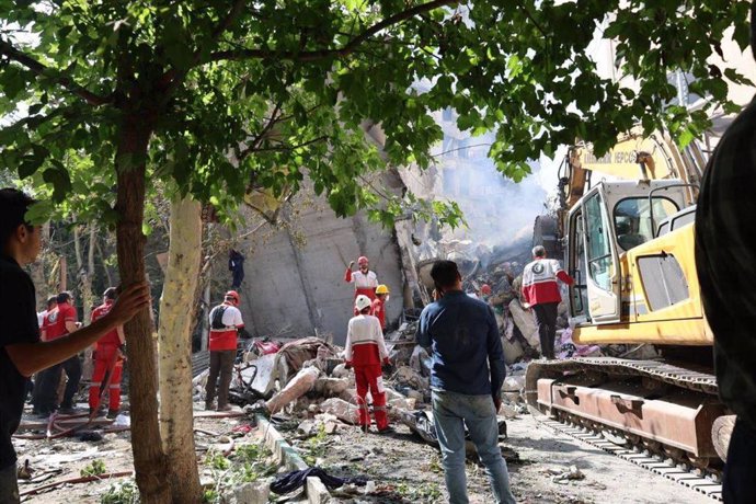 14 June 2025, Iran, Tehran: Rescue teams are working outside a building that was struck by an Israeli airstrike in Tehran. Photo: Ircs/ZUMA Press Wire/dpa