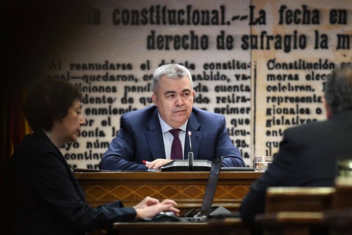 Archivo - El diputado del PSOE, Santos Cerdán, comparece durante la Comisión de Investigación sobre los contratos públicos realizados durante la pandemia de covid-19.