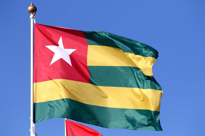 Archivo - June 9, 2024, Saint Petersburg, Russia: The flag of the Togolese Republic (Togo) seen in the gallery of flags of the participating countries in the framework of St. Petersburg International Economic Forum 2024