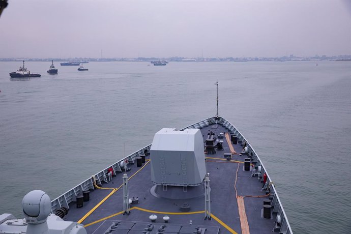 Archivo - BRAZZAVILLE, July 15, 2023  -- This photo taken on July 14, 2023 shows a vessel of the Chinese naval fleet approaching the port of Pointe-Noire, economic capital of the Republic of the Congo.   The visit of the Chinese naval fleet to the Republi