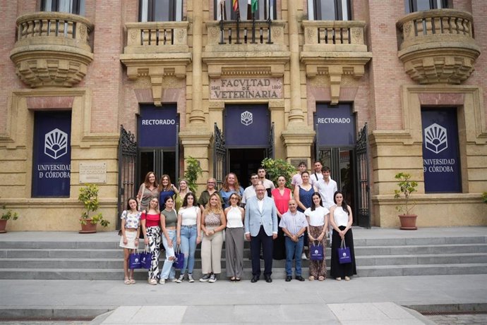Acto de clausura de la octava edición del programa de promoción educativa en el barrio de Las Palmeras.
