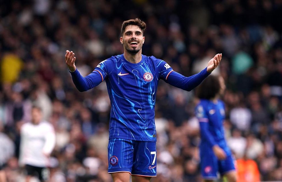 Archivo - Pedro Neto celebra un gol con el Chelsea