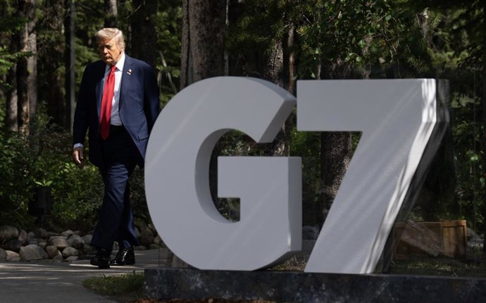 16 de junho de 2025, Kananaskis, Alta, Canadá: O presidente dos Estados Unidos, Donald Trump, se dirige à recepção oficial da Cúpula do G7 em Kananaskis, Alta, na segunda-feira, 16 de junho de 2025.