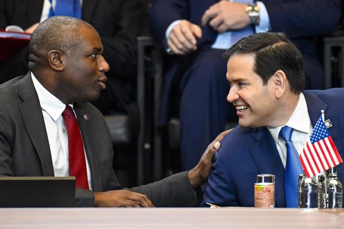Archivo - April 3, 2025, Brussels, Belgium: David Lammy, British Foreign Secretary and   Marco Rubio, United States Secretary of State (R)   during the meeting of the North Atlantic Council with NATO partners at the alliances headquarters in Brussels, Bel