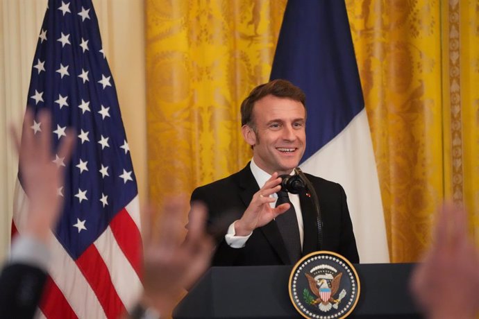 Archivo - February 24, 2025, Washington, District of Columbia, USA: President DONALD TRUMP and French President Emmanuel Macron held a press conference in the East Room of the White House following a bilateral meeting on February 24, 2025.