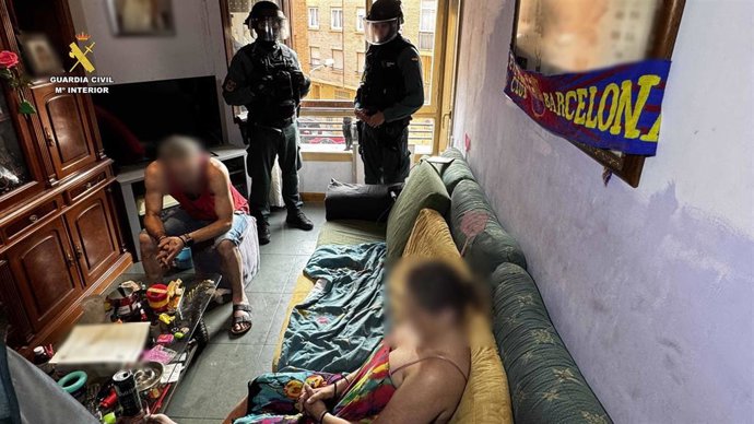 La Guardia Civil desmantela tres puntos muy activos de venta de droga en Calahorra y detiene a cinco personas