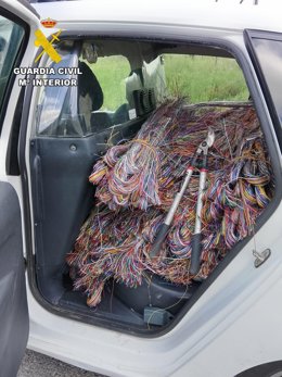 Cable de teléfono incautado en Ávila.