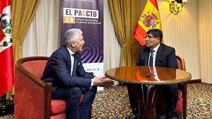 El ministro del Interior, Fernando Grande-Marlaska, y su homólogo peruano, Carlos Malaver, durante la reunión en Lima del programa PACCTO 2.0