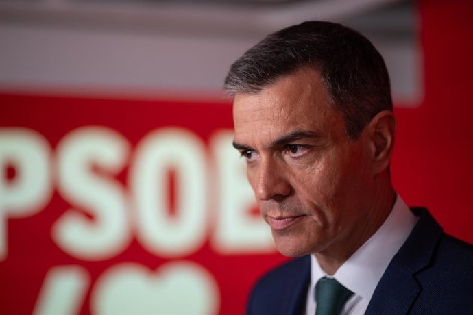 O secretário-geral do PSOE e presidente do governo, Pedro Sánchez, durante uma coletiva de imprensa na sede do PSOE na Calle Ferraz, em 16 de junho de 2025, em Madri (Espanha). Durante a reunião, Sánchez anunciou que está deixando o cargo de Secretário-Ge