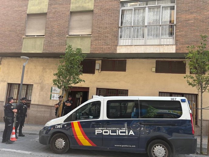 Furgón policial a las puertas del Juzgado de Menores de Jaén