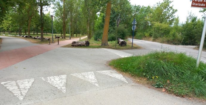 Gasteizko Udalak oinezko eta txirrindularien segurtasuna hobetzeko lanak hasi ditu Goikolarra eta Olarizu artean