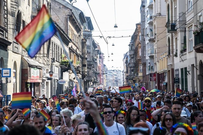 Archivo - Desfile del Orgullo LGTBI en Budapest, capital de Hungría