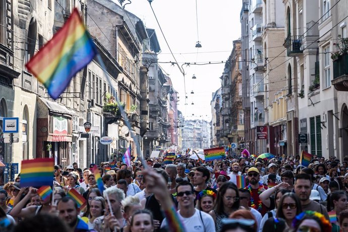 Archivo - 15 July 2023, Hungary, Budapest: People hold rainbow-colored flags as they take part in the Pride parade in Budapest. Photo: Marton Monus/dpa