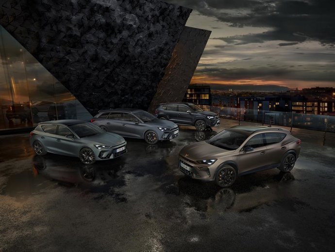 La grama Black Edition de los modelos Formentor, León y León Sportstourer de Cupra.