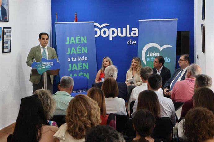 José Antonio Nieto interviene en el foro.