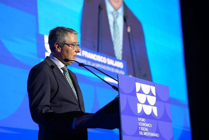 Salado ha participado en el Foro Económico y Social del Mediterráneo de Prensa Ibérica y Fundación ”la Caixa” que se desarrolla durante dos días y que ha contado con el presidente de la Junta, Juanma Moreno, y el alcalde de Málaga, Francisco de la Torre.