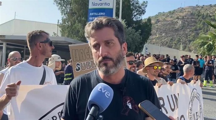 El exdiputado y secretario de comunicación de la formación morada en la Región, Víctor Egío, participa en la huelga