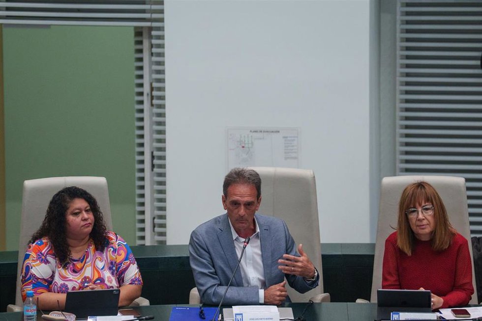 El concejal de Más Madrid José Luis Nieto interviene durante un pleno en el Ayuntamiento de Madrid, a 27 de mayo de 2025, en Madrid (España).