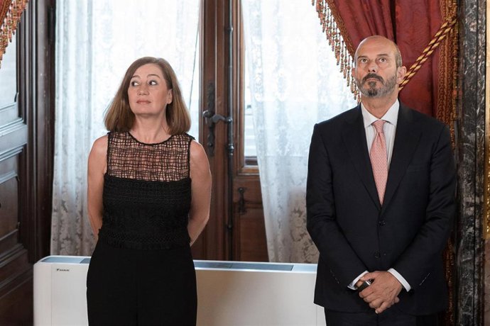 La presidenta del Congreso, Francina Armengol y el presidente del Senado, Pedro Rollán.