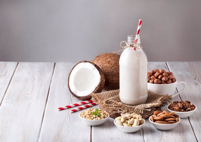 Archivo - Leches vegetales.