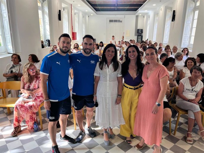 La Diputación de Málaga ha celebrado este martes la jornada divulgativa 'Rock And Colors. Música en Femenino', un innovador proyecto educativo y artístico liderado por la periodista Ana Ramos (Ana Musiclover).