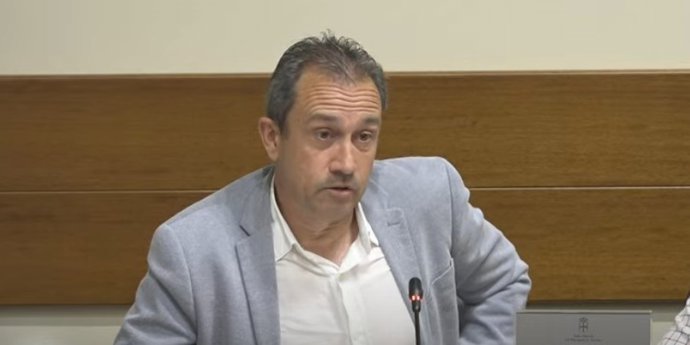 El consejero de Ordenación del Territorio, Ovidio Zapico, en comisión parlamentaria en la Junta General.