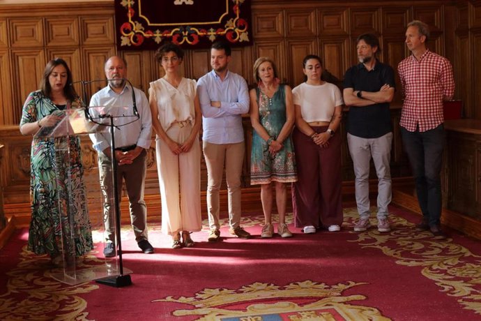 La alcaldesa, Miriam Andrés, al frente de su equipo de Gobierno.