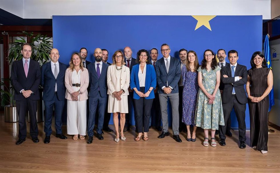 Acto de la firma del acuerdo entre el FEI y las entidades bancarias.