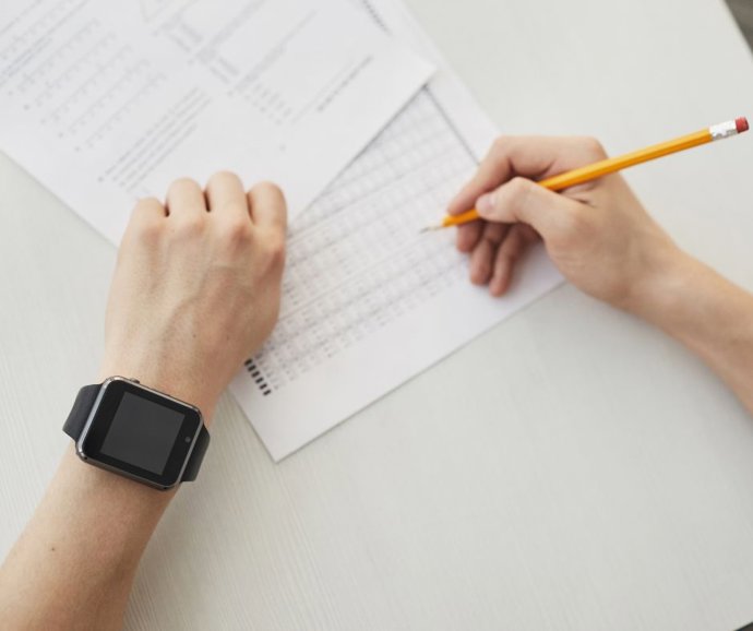 Convocada la prova perquè majors de 18 anys obtinguen el títol de graduat en ESO