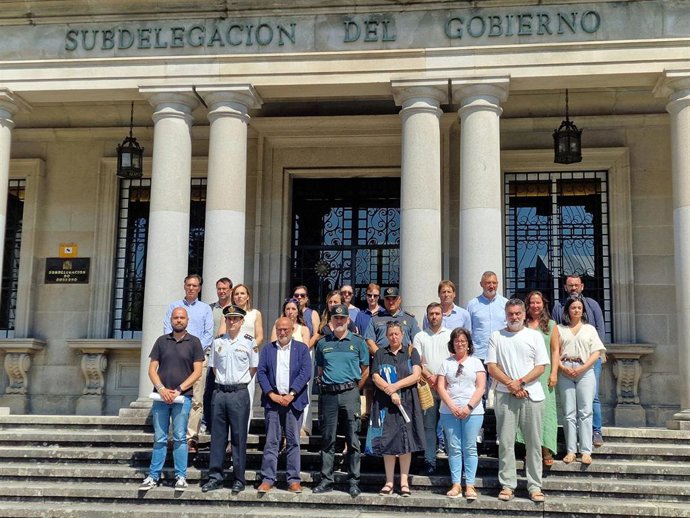 Imagen del minuto de silencio en la Subdelegación del Gobierno de Pontevedra.