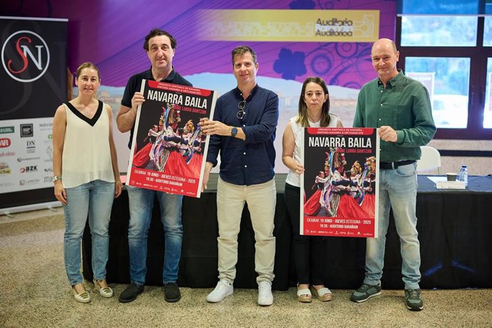 Presentación del espectáculo 'Navarra baila', de Sinfonía Navarra, la Orquesta Sinfónica de Navarra/Nafarroako Orkestra Sinfonikoa y el grupo de dantzaris Ortzadar Euskal Folklore Elkartea.