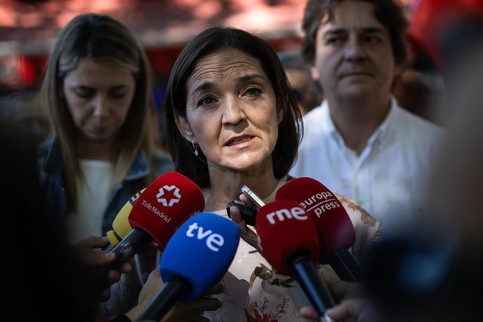 La secretaria general de la Agrupación Socialista de la Ciudad de Madrid, Reyes Maroto, ofrece declaraciones a los medios de comunicación, a 25 de mayo de 2025, en Madrid (España). 