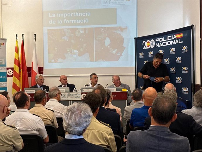 Presentación de los desfibriladores en la Cámara de Sant Feliu de Guíxols (Girona)