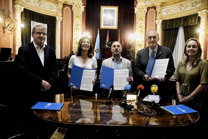 Firma de convenio entre Xunta, Ayuntamietno de Ourense y UVigo para crear "refugios climáticos" en Ourense