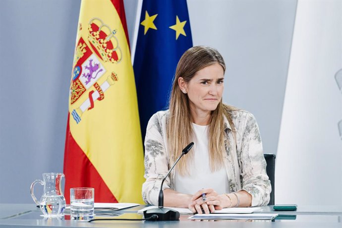La vicepresidenta tercera y ministra para la Transición Ecológica y el Reto Demográfico, Sara Aagesen, durante una rueda de prensa tras el Consejo de Ministros, en el Palacio de la Moncloa, a 17 de junio de 2025, en Madrid (España). Durante la rueda, Aage