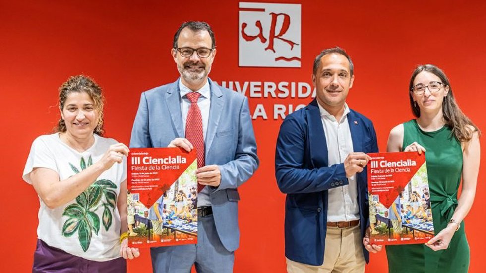 De izquierda a derecha, Rosario López, el viceconsejero Miguel Ángel Fernández, el vicerrector Eduardo Fonseca y Alicia Muro en la presentación de Ciencialia